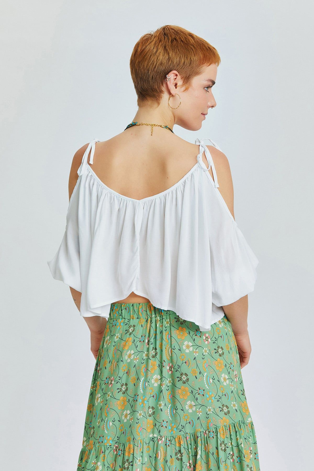 Omuzları Bağcıklı Düz Crop Top Beyaz
