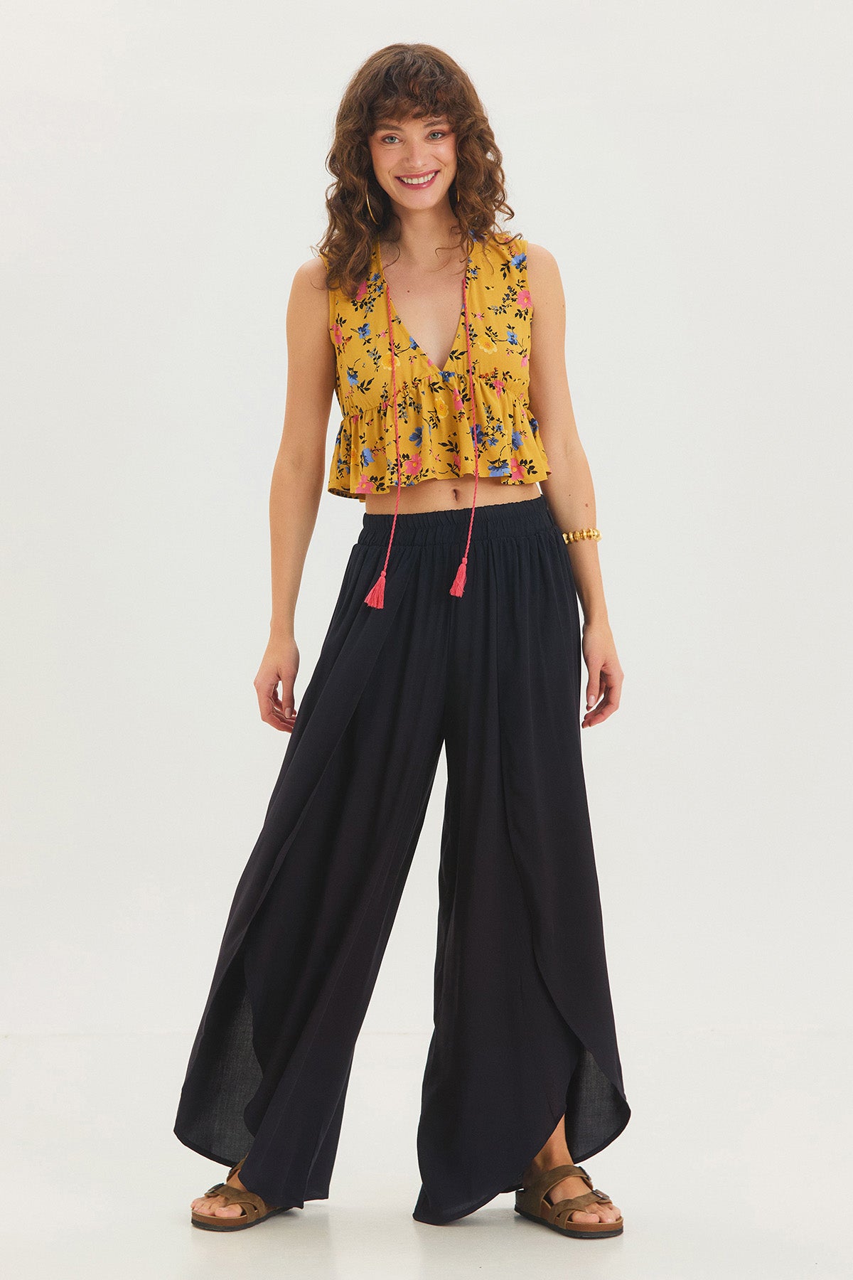 V Yaka Çiçek Desenli Crop Bluz Hardal