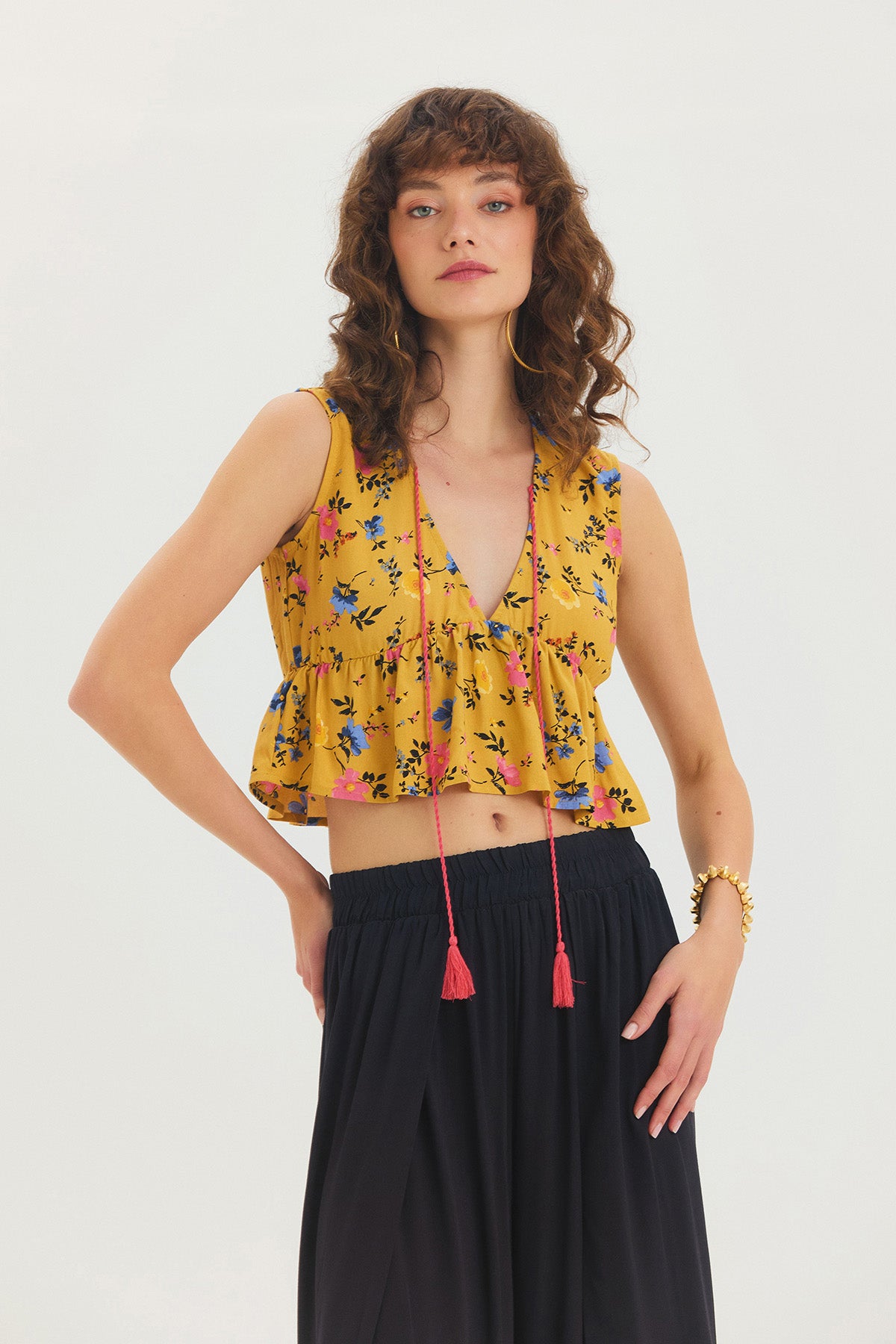 V Yaka Çiçek Desenli Crop Bluz Hardal