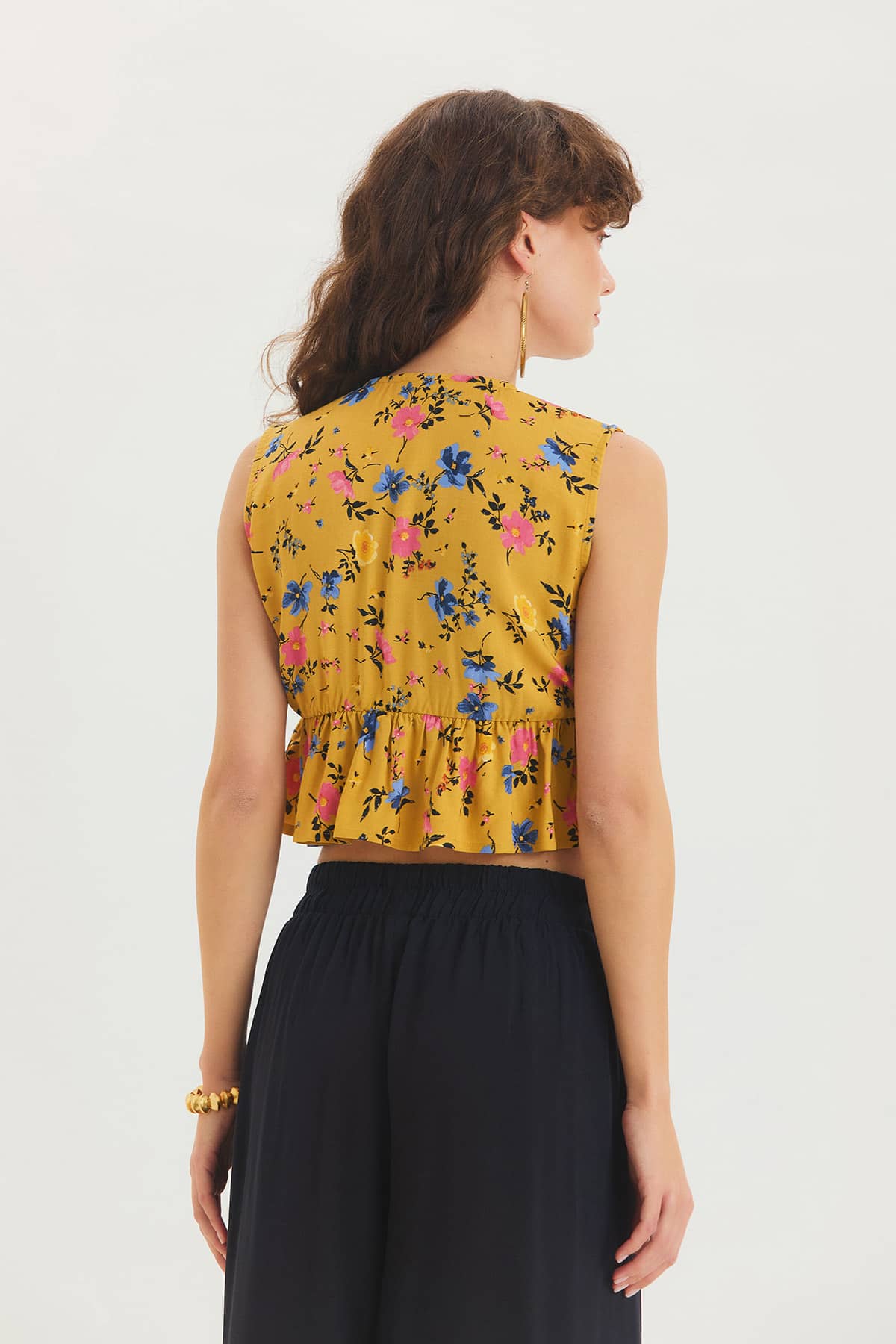 V Yaka Çiçek Desenli Crop Bluz Hardal