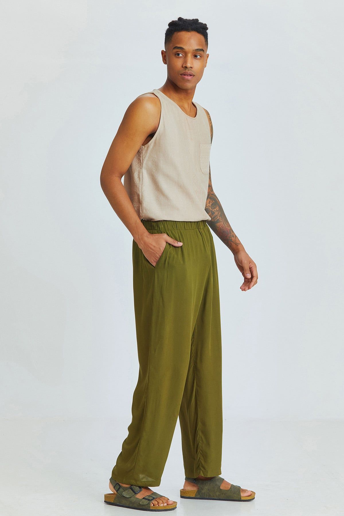 Relaxed Fit Dökümlü Erkek Pantolon Haki