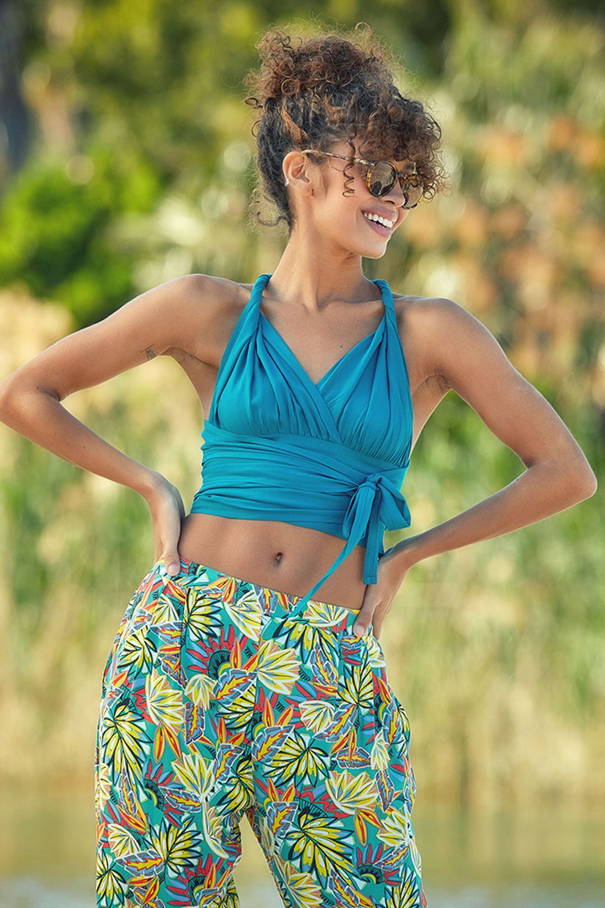 Bağlamalı Sırt Detaylı Şık Bohem Crop Bluz Turkuaz