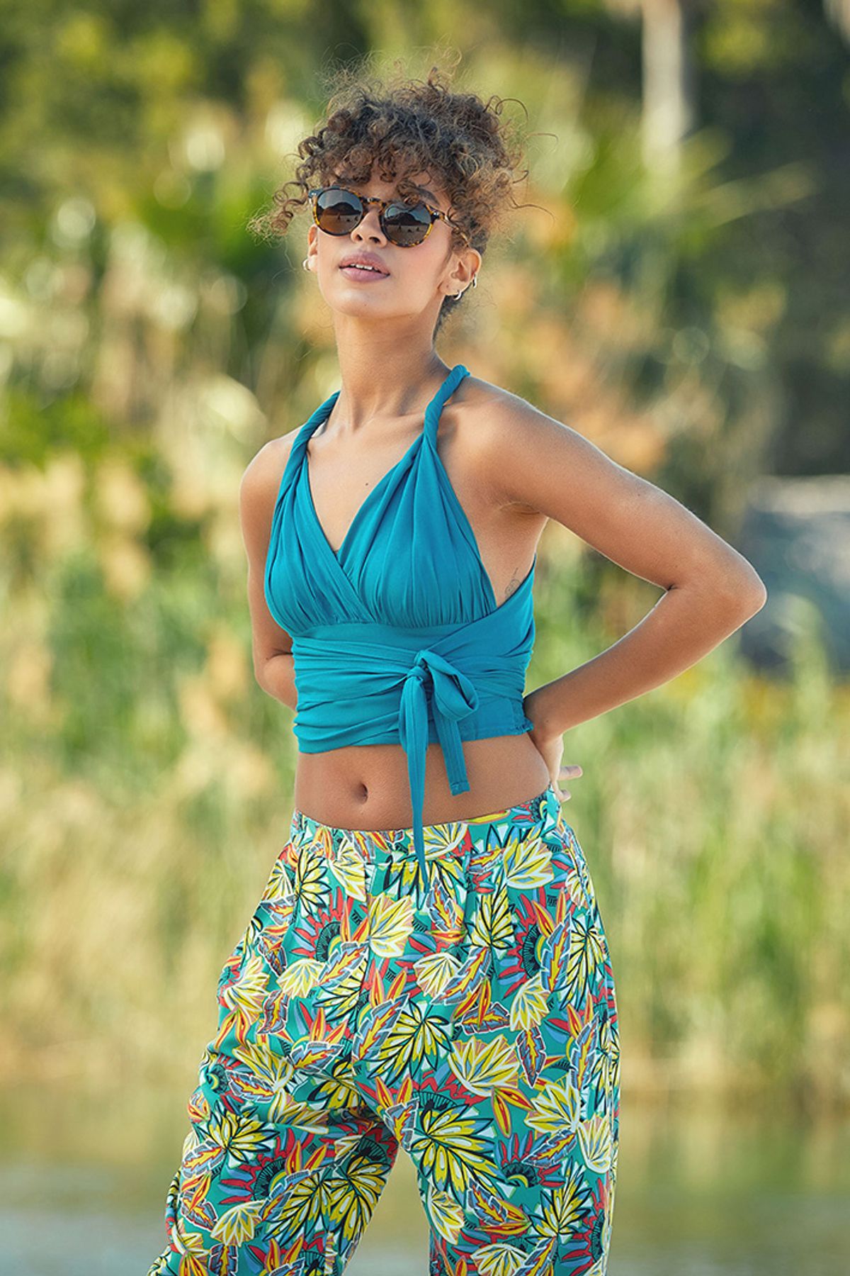 Bağlamalı Sırt Detaylı Şık Bohem Crop Bluz Turkuaz
