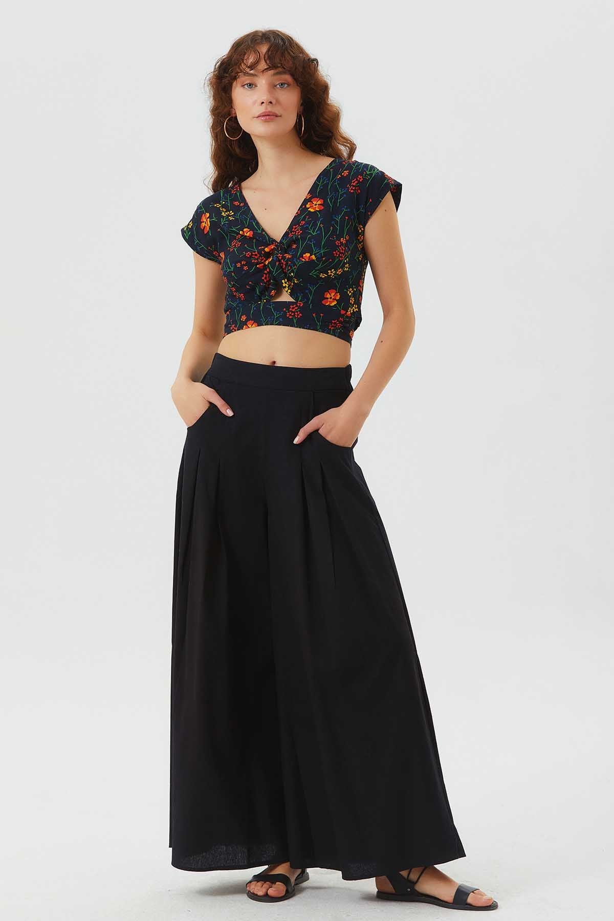 Desenli Sırt Detaylı Bağlamalı Bohem Crop Bluz Siyah