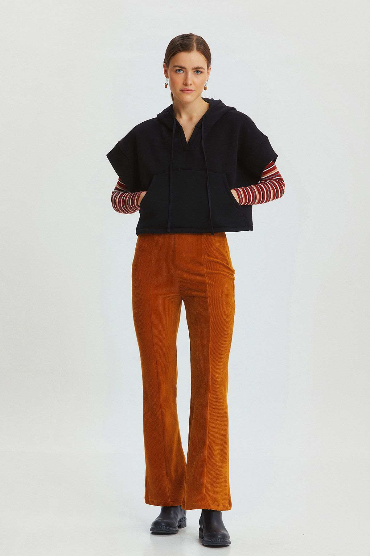 Kapüşonlu Pamuklu Crop Sweatshirt Siyah