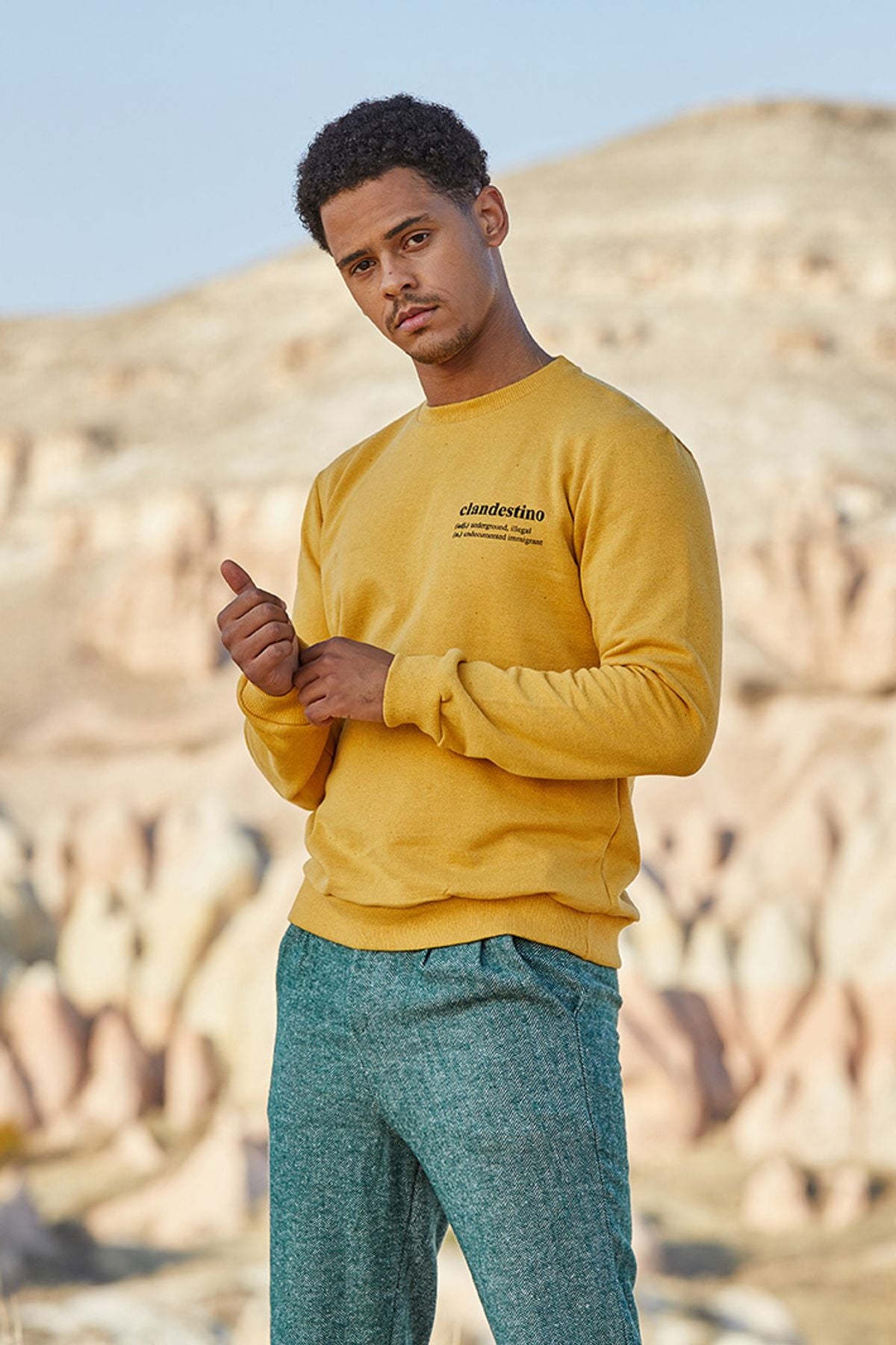 Clandestino Baskılı Sweatshirt Sarı