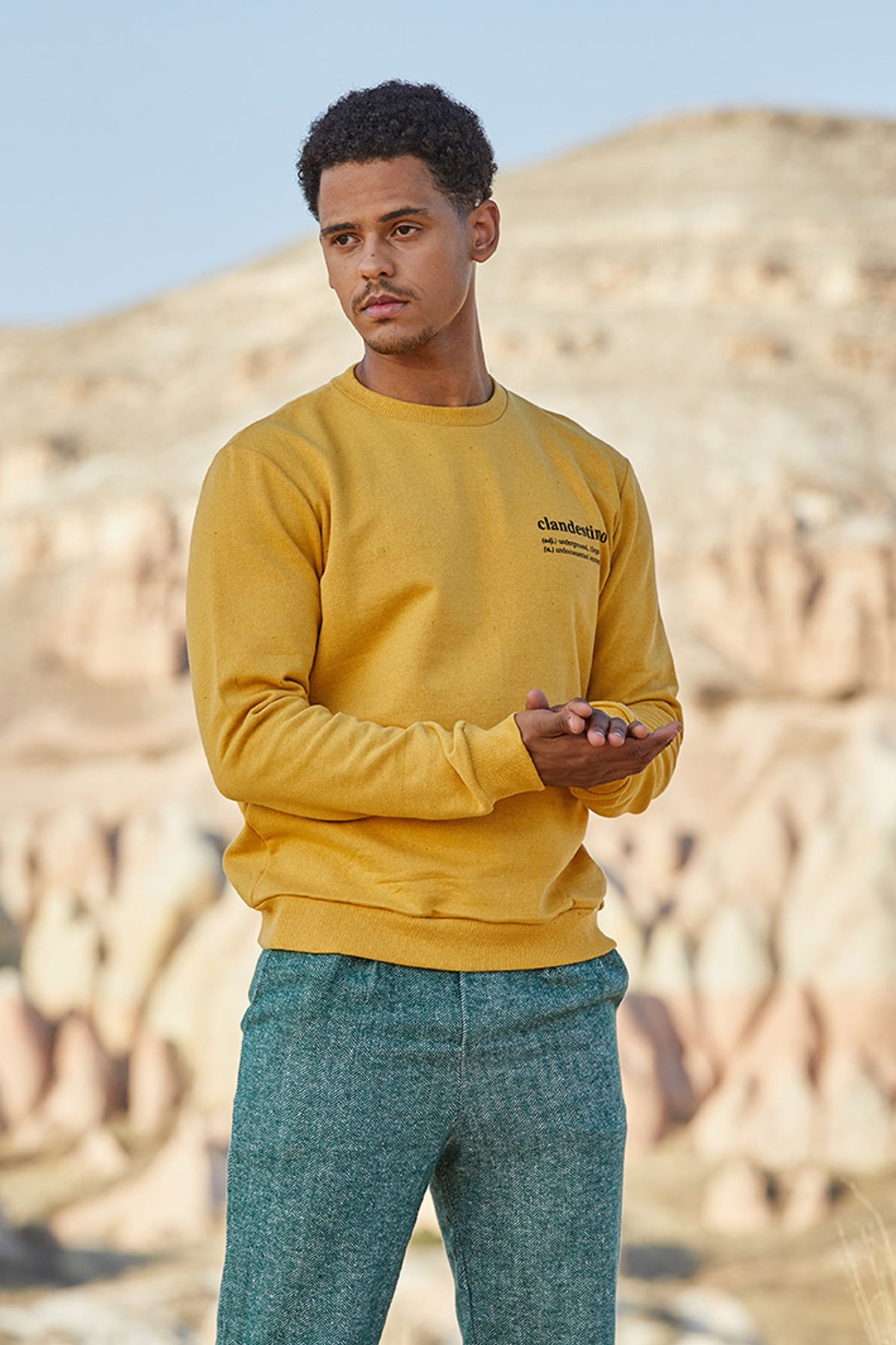 Clandestino Baskılı Sweatshirt Sarı