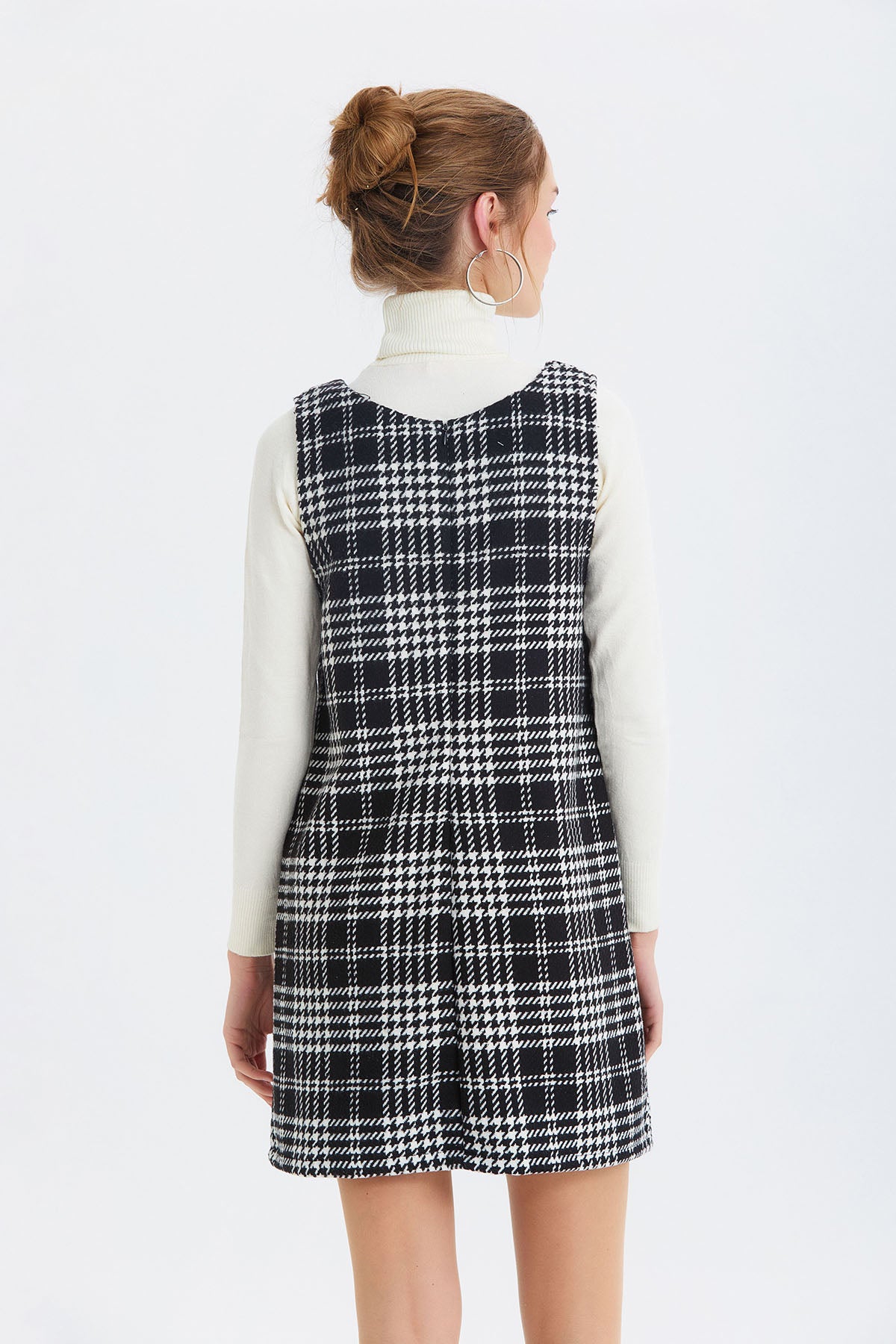 V Yakalı Ekoseli Mini Elbise Siyah - Beyaz