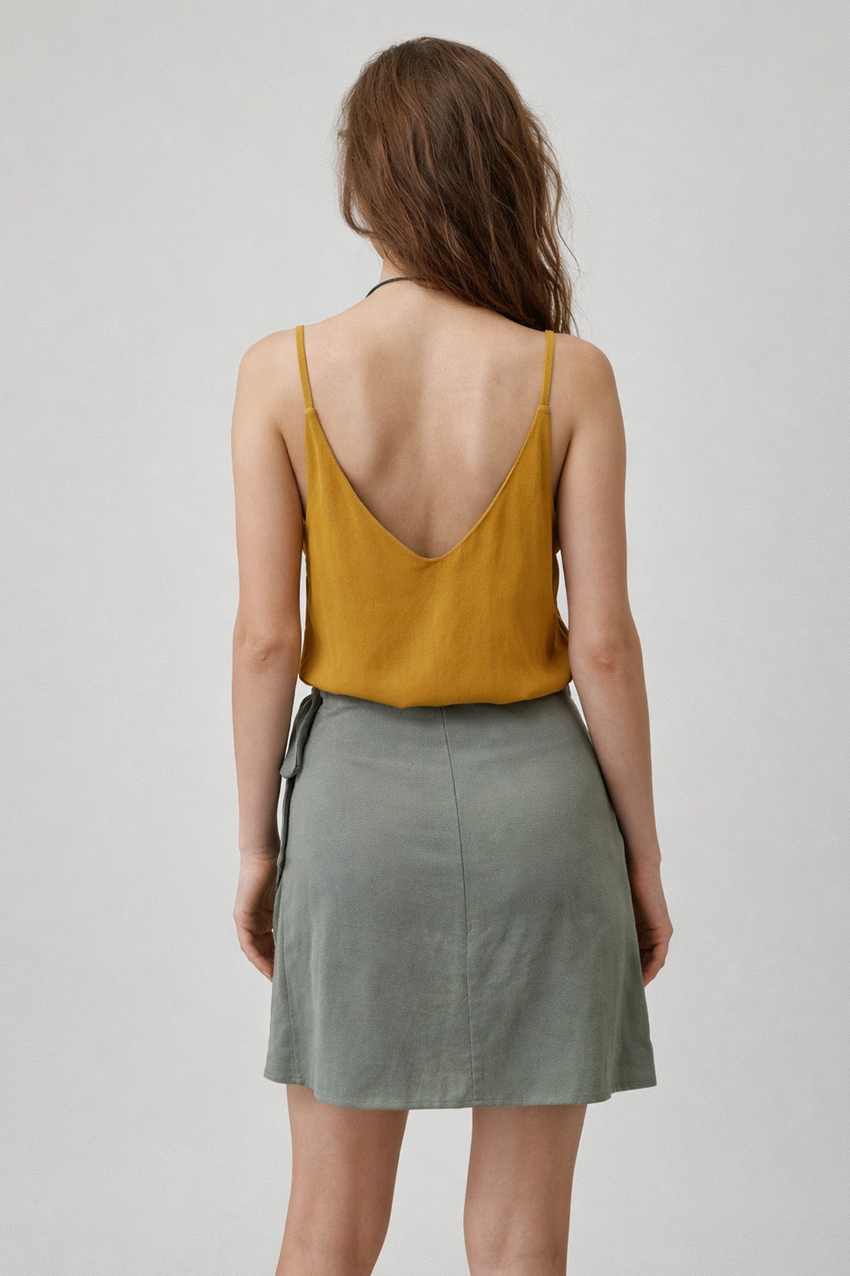 V Yaka Minimal Askılı Bluz Sarı
