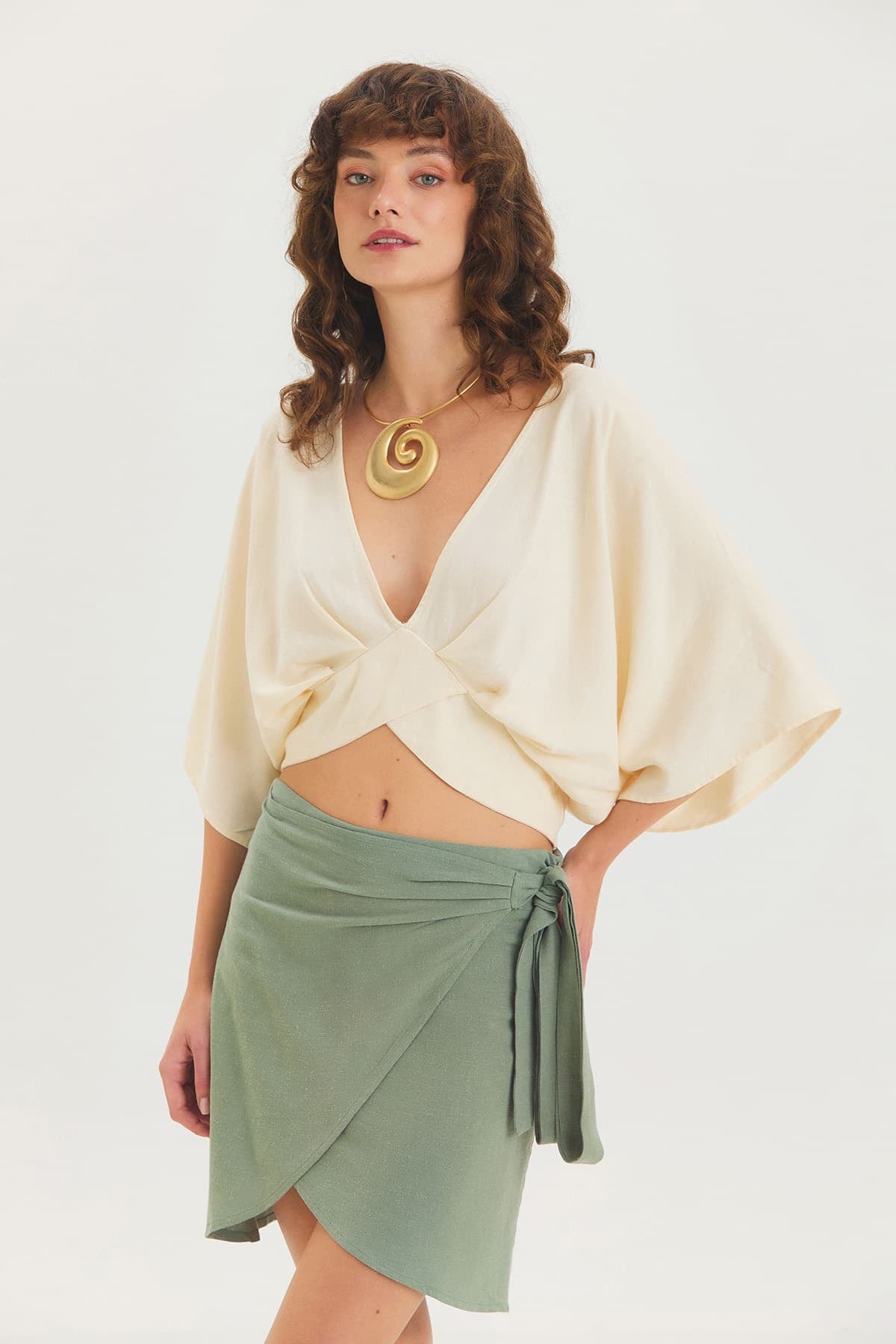 Arkadan Bağlamalı Bohem Crop Bluz Bej