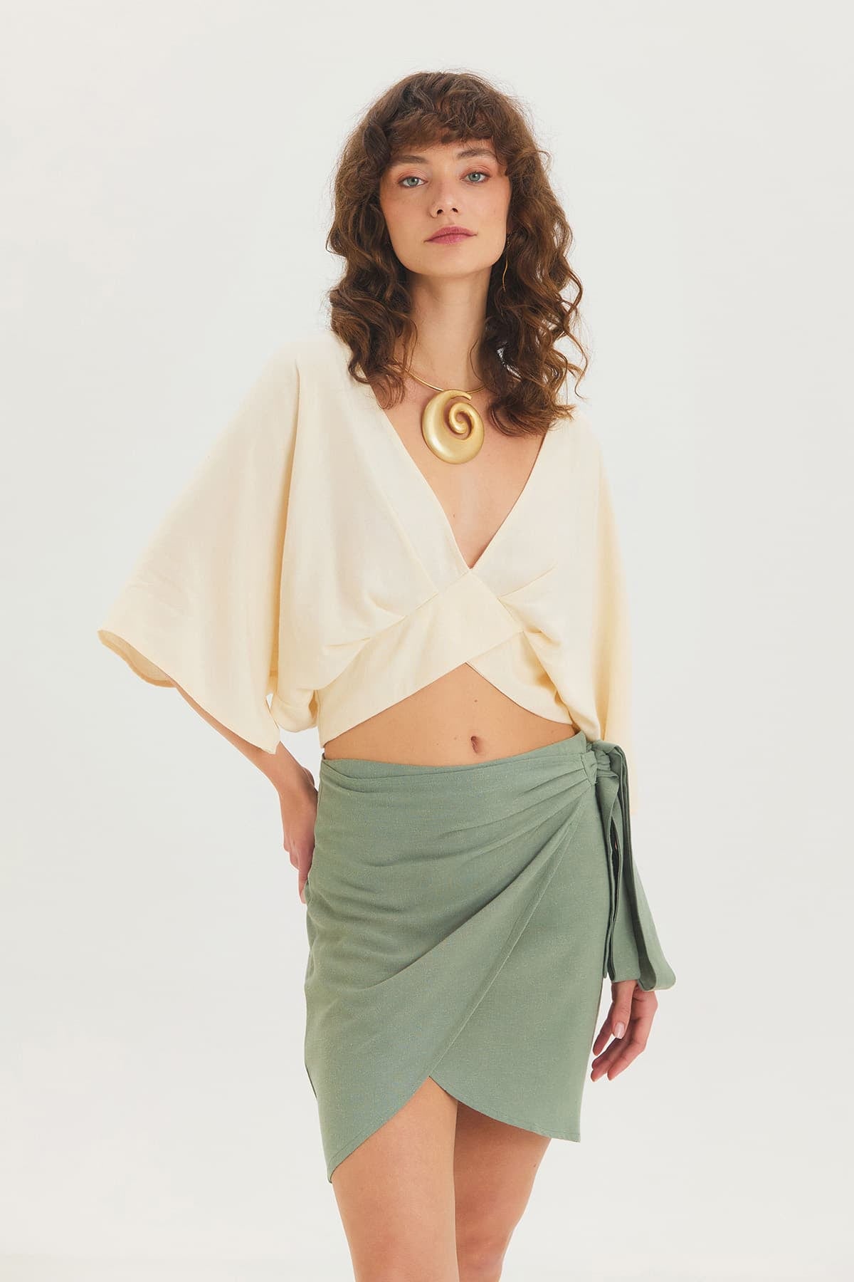 Arkadan Bağlamalı Bohem Crop Bluz Bej