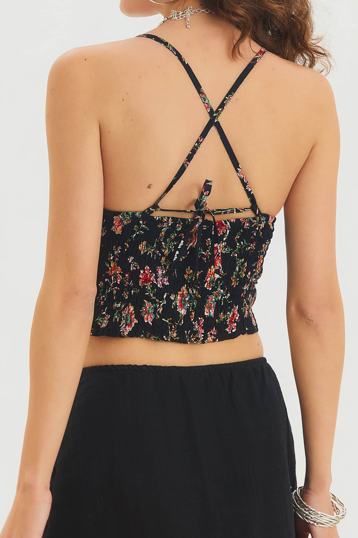 Desenli V Yaka Askılı Crop Top Siyah