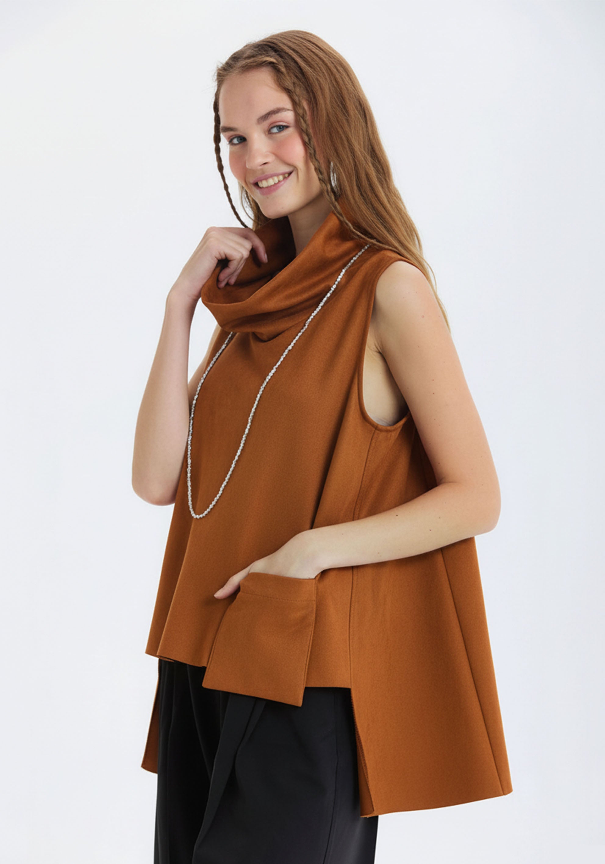 Asimetrik Yaka Detaylı Süet Bluz Kahverengi