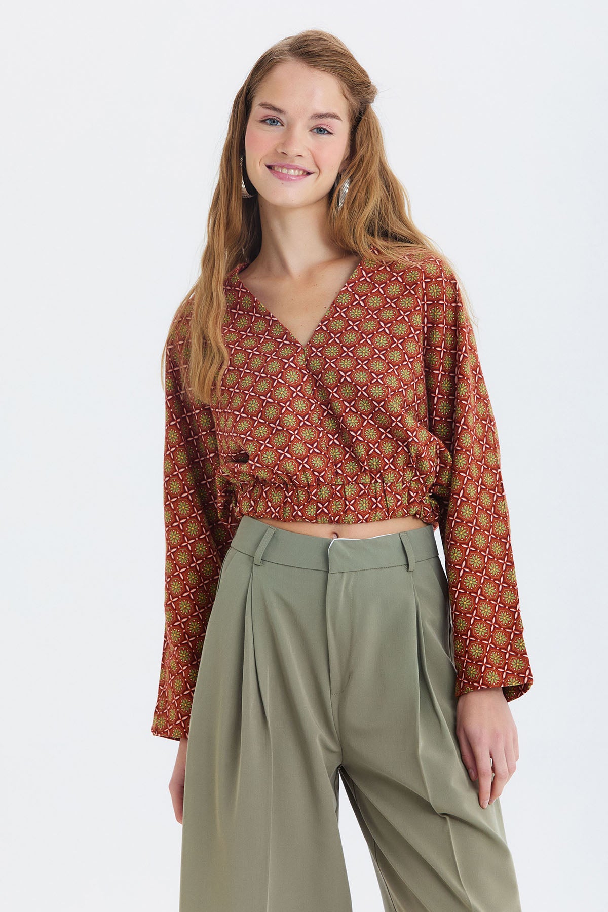 Beli Lastikli Uzun Kollu Crop Bluz Kahverengi