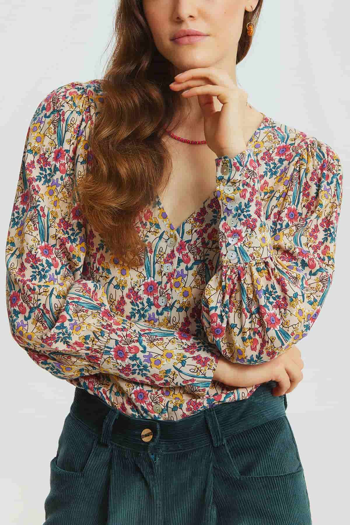 Kol Detaylı Çiçekli Retro Kadın Gömlek Bej