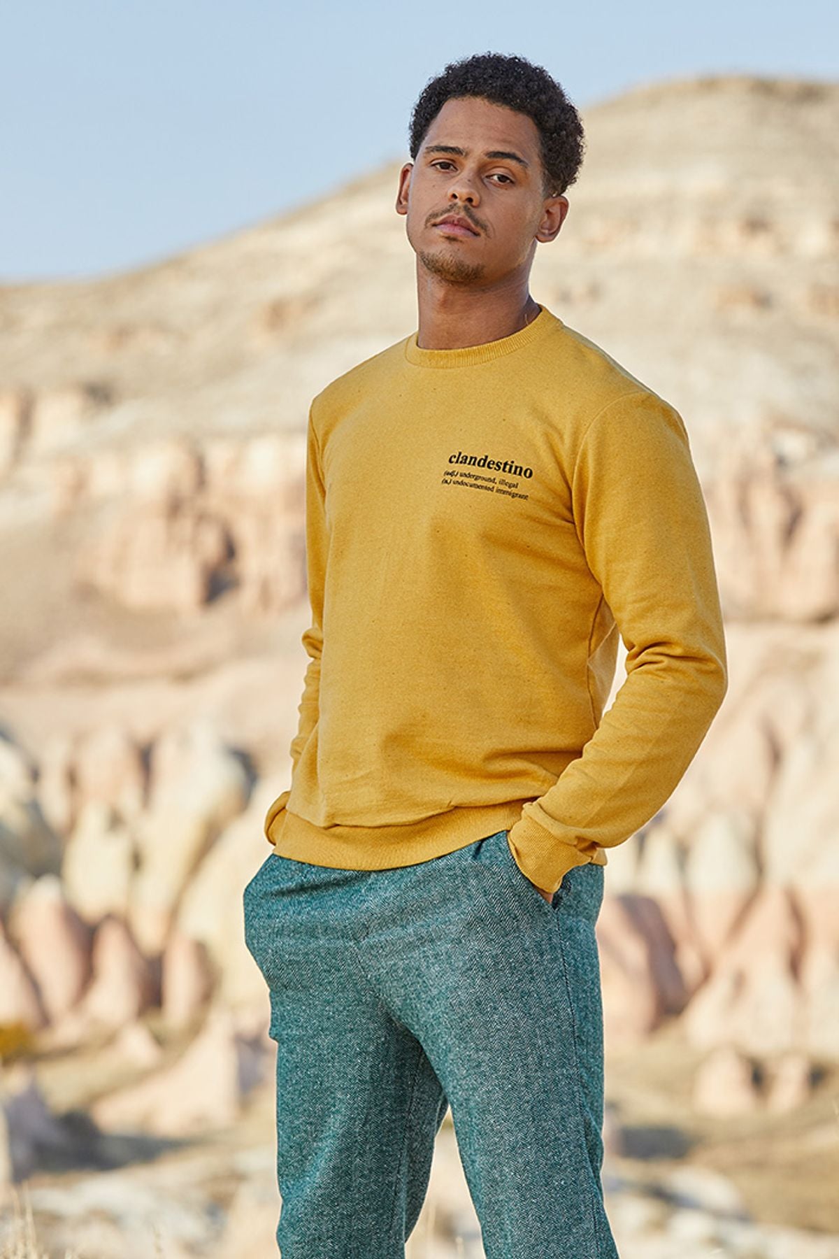 Clandestino Baskılı Sweatshirt Sarı